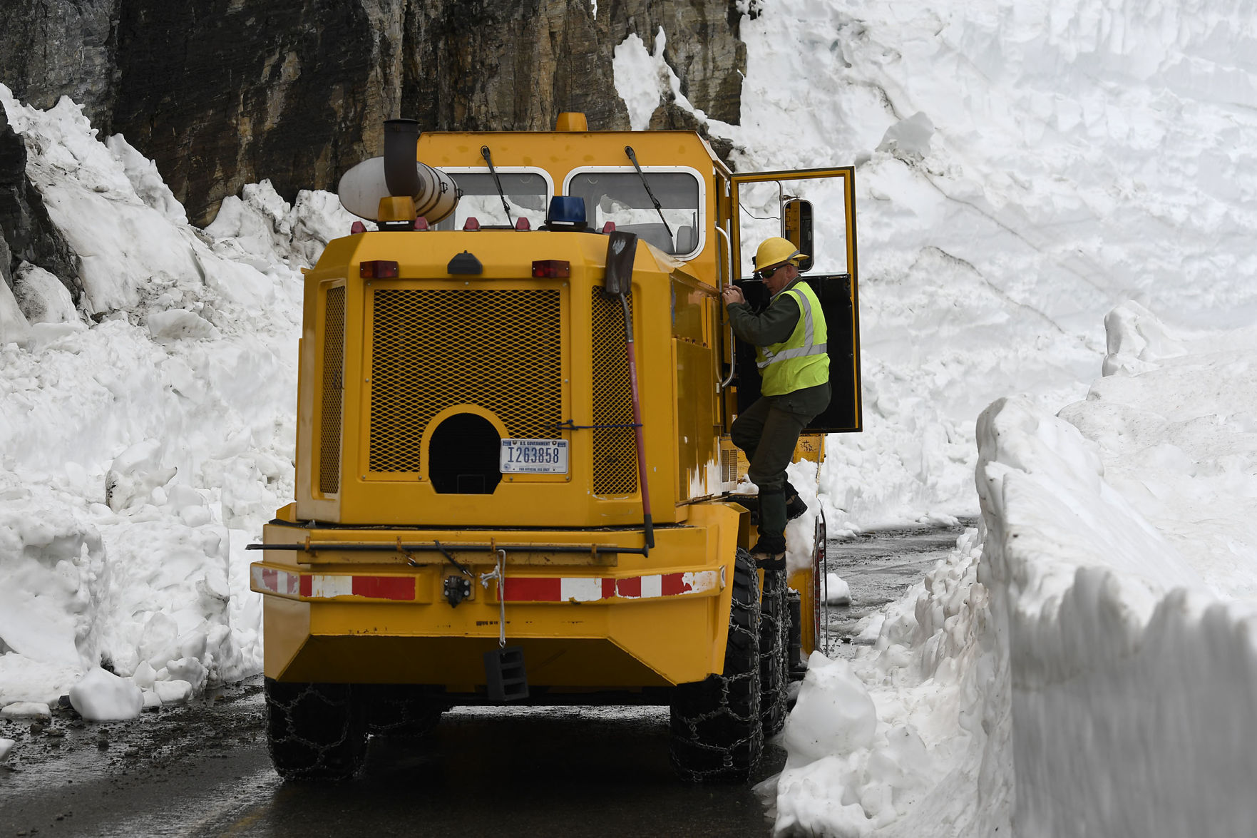 Going-to-the-Sun Road Plowing 2018 09.jpg